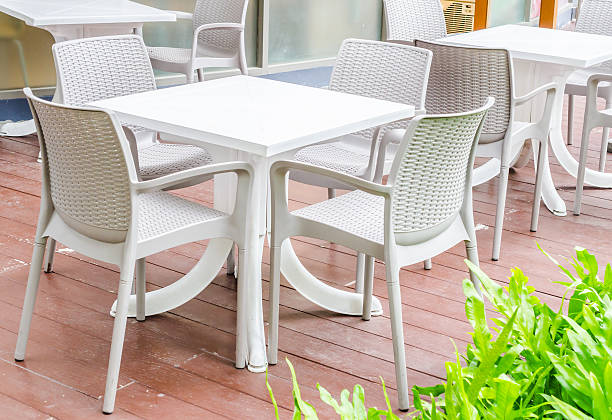 میز و صندلی پلاستیکی آشپزخانه ضد آب و رطوبت با پایه های فلزی و پلاستیکی