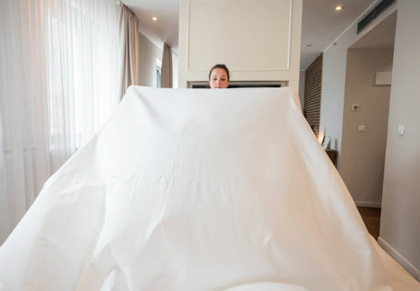 ملحفه هتلی نساجی بروجرد با کش دور تا دور مناسب تشک‌ های ضخیم