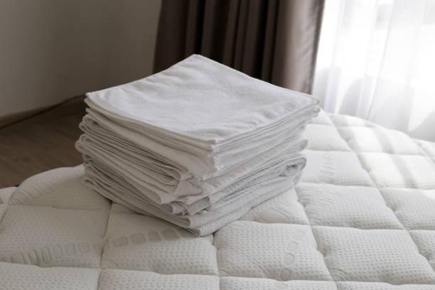 تصویر 1 از ملحفه هتلی سفید با لبه های دوخت فرانسوی محکم