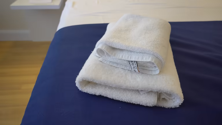 تصویر 1 از ملحفه هتلی سرمه ای با طیف رنگی خنثی و ملایم درجه یک