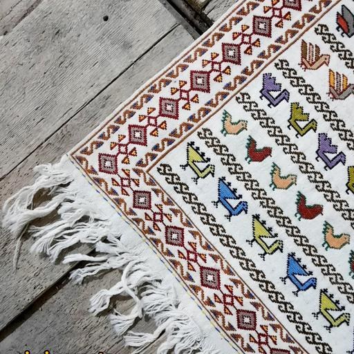 تصویر 4 از گلیم دستبافت عنبران دارای نقش سنتی