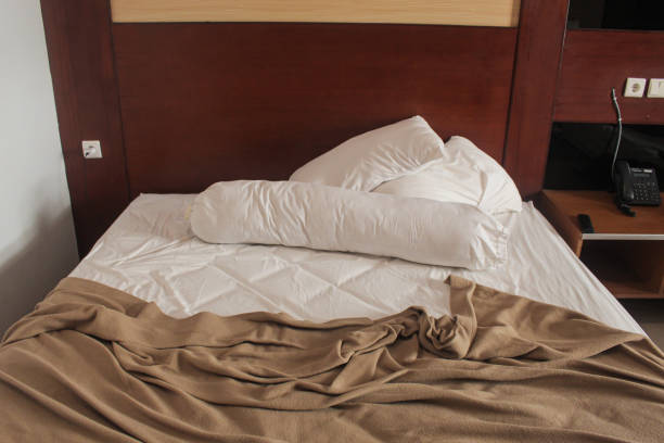 تصویر 2 از ملحفه هتلی نسکافه ای کلاسیک برای ظاهر لوکس و شیک تخت