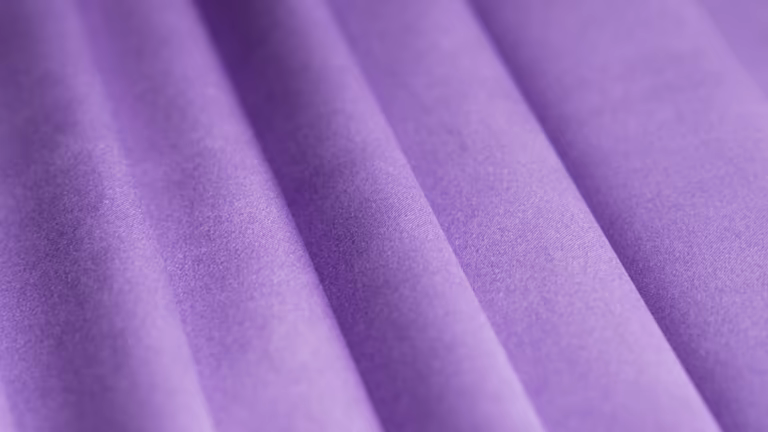 تصویر 2 از ملحفه هتلی بنفش بافت ژاکارد ضد لک با پوشش نانو آب گریز