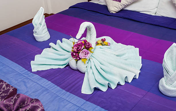 ملحفه هتلی بنفش بافت ژاکارد ضد لک با پوشش نانو آب گریز