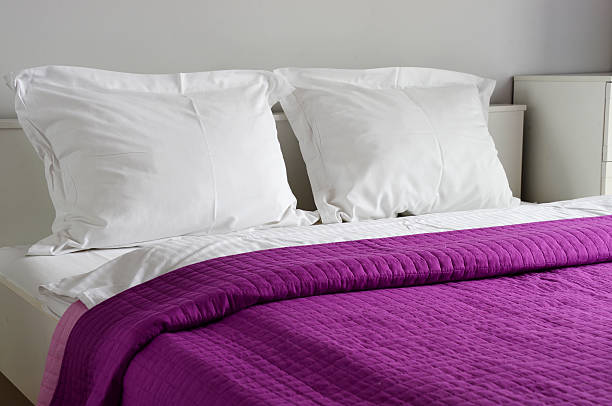 تصویر 5 از ملحفه هتلی بنفش بافت ژاکارد ضد لک با پوشش نانو آب گریز