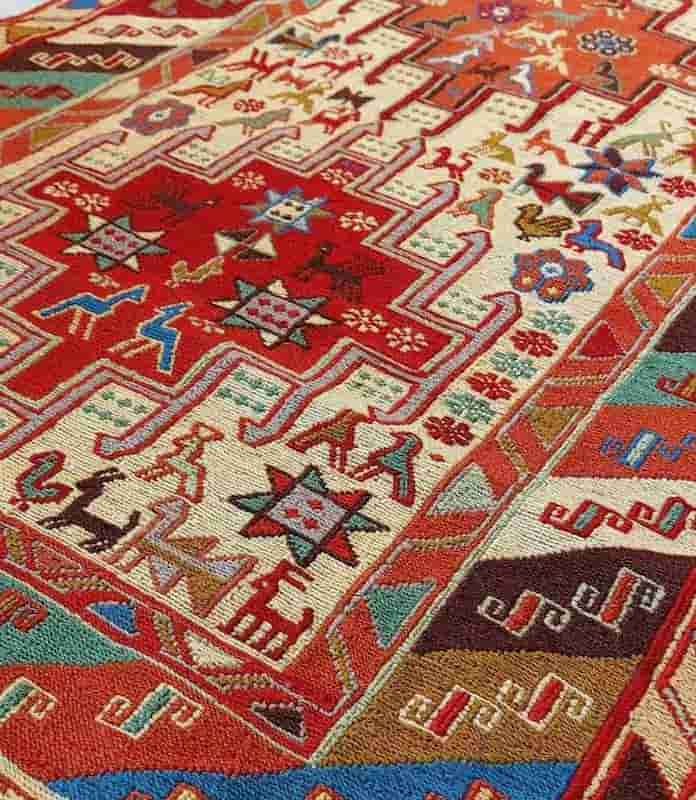 تصویر 3 از گلیم دستبافت ایرانی با طراحی ساده و اصیل