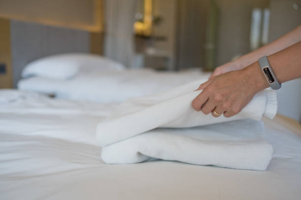 تصویر 5 از ملحفه پتو هتلی نانو محافظ در برابر ریختن مایعات و خوراکی‌ روی سطوح