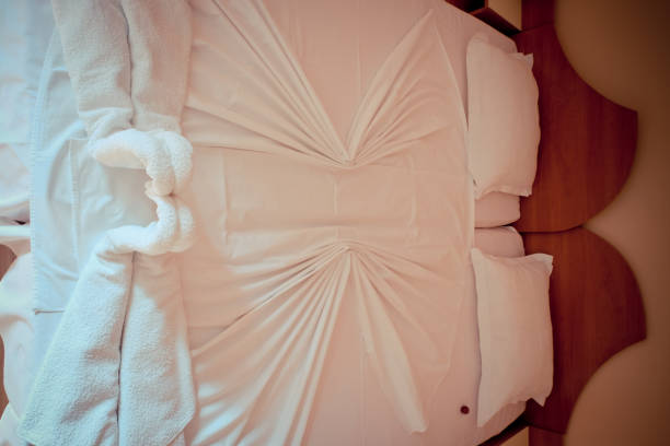 تصویر 2 از ملحفه هتلی درجه یک با بافت نرم و لطیف مناسب استفاده در هتل‌ های لوکس