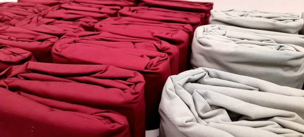 تصویر 1 از ملحفه هتلی زرشکی در مدل های ساده و طرح دار با مقاومت بالا