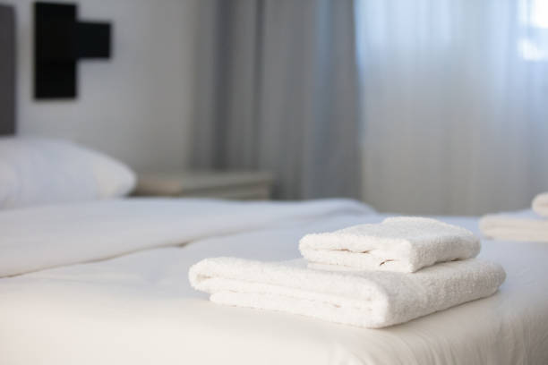 تصویر 4 از ملحفه هتلی سفید با ضخامت متوسط و بافت متراکم