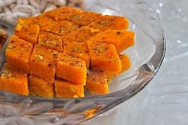 تصویر 4 از شیرینی روح افزا پسته ای ساوه تازه و خوش بافت