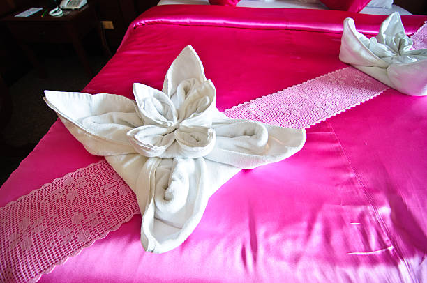 تصویر 4 از ملحفه هتلی صورتی در ابعاد استاندارد با قابلیت جذب رطوبت