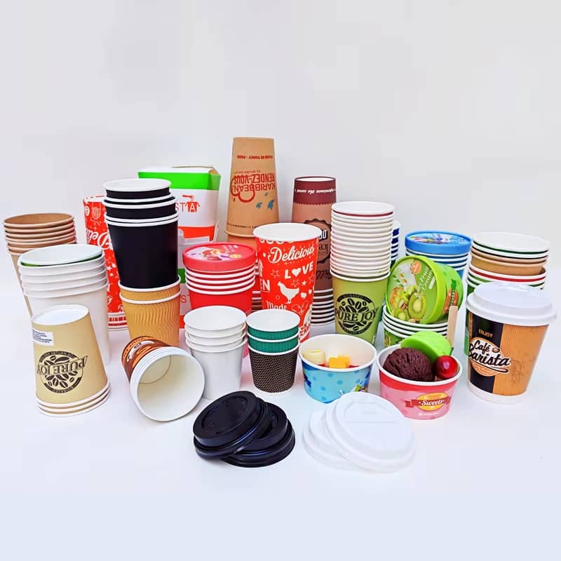 تصویر 1 از لیوان یکبار مصرف کاغذی با چاپ اختصاصی برای برندینگ کافه و یک تجربه بصری