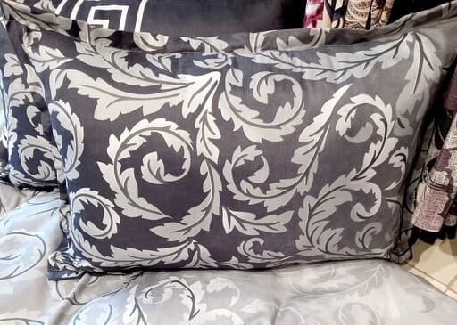 تصویر 2 از روبالشتی خاکستری با رنگ‌ جذاب و هماهنگ