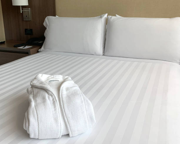 تصویر 4 از ملحفه هتلی عمده در مدل های ساده مناسب تخت تک و دو نفره