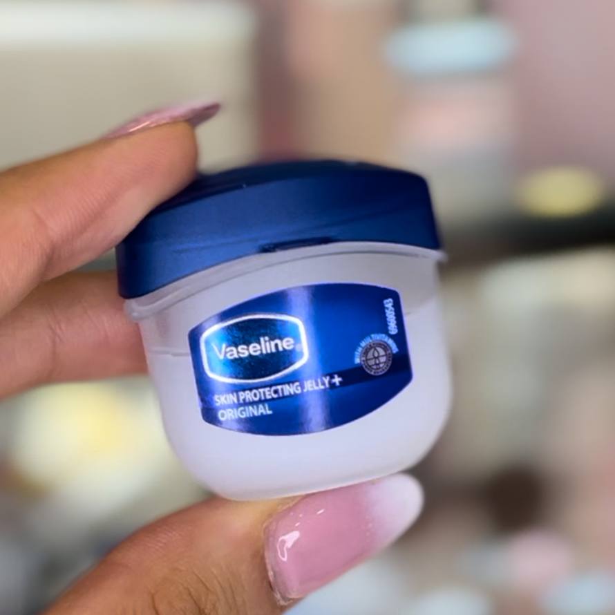 تصویر 4 از وازلین جانسون آبی جذب سریع مناسب پوست خشک