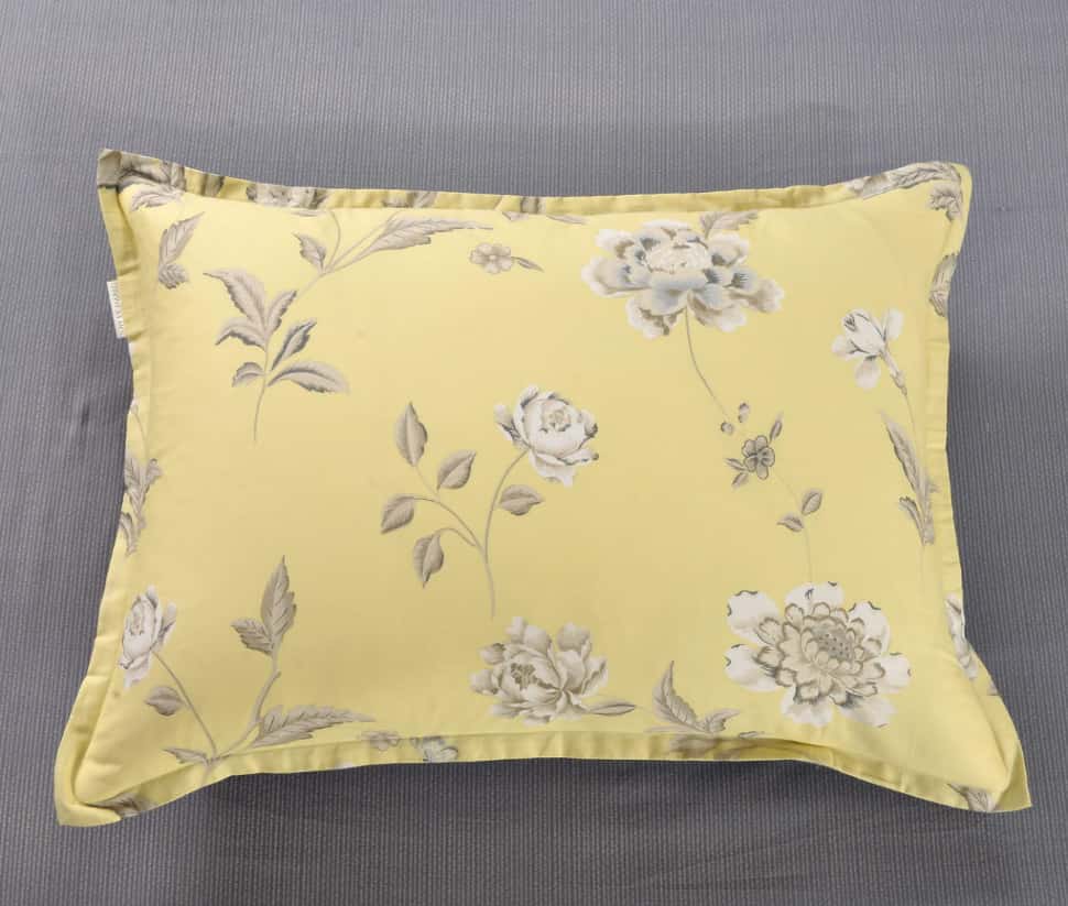 تصویر 2 از روبالشتی گلدار مناسب انواع بالش خواب