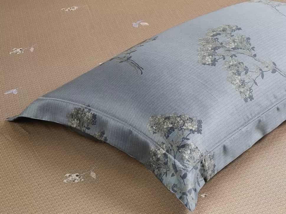 تصویر 3 از روبالشتی گلدار مناسب انواع بالش خواب