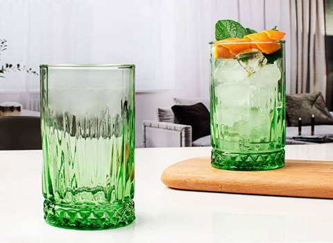 تصویر 2 از لیوان بلوری سبز با بسته بندی شیک و ایمن