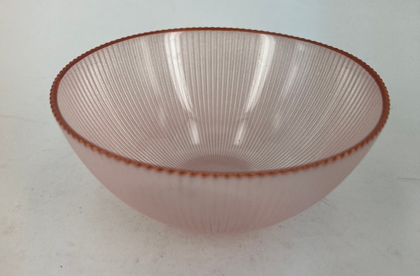 تصویر 2 از کاسه بلور صورتی با طرح های فانتزی و جذاب