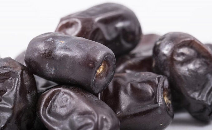 تصویر 3 از خرما مضافتی الماس با بافت نرم و رنگ تیره