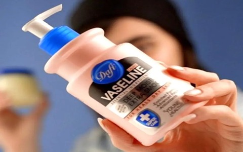 وازلین پمپی دافی مرطوب‌ کننده قوی