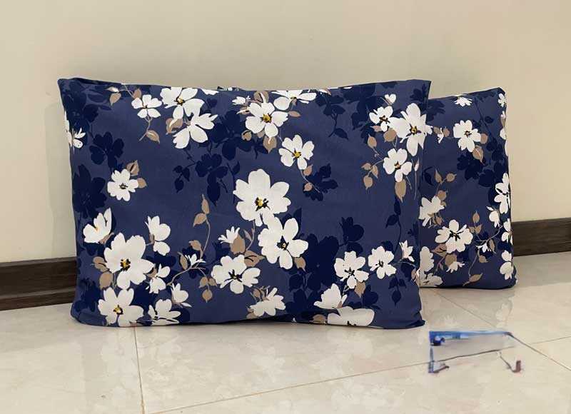 تصویر 1 از روبالشتی آبی هماهنگ با دکور اتاق خواب