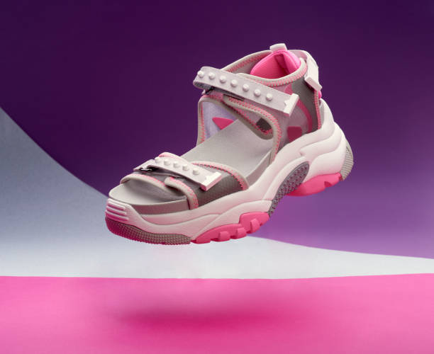 صندل اسکیچرز با زیره ضد لغزش مناسب استفاده روزمره