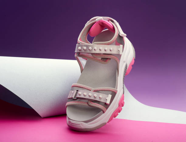 تصویر 1 از صندل اسکیچرز با زیره ضد لغزش مناسب استفاده روزمره