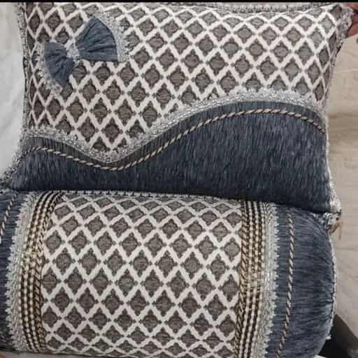 تصویر 2 از روبالشتی خلیجی مناسب چیدمان ساده اتاق