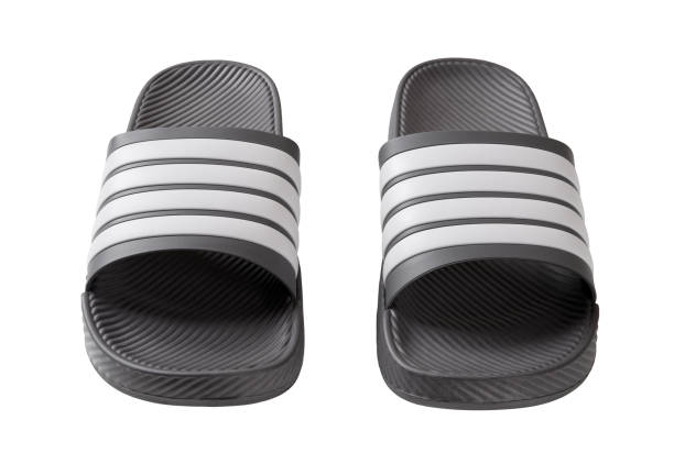 تصویر 2 از صندل آدیداس در مدل‌ های بندی و ساده مناسب فصول گرم