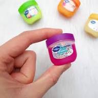 تصویر 3 از وازلین رنگی مناسب آرایش و مراقبت از پوست