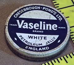 وازلین قدیمی نرم کننده و محافظ آرنج و زانو