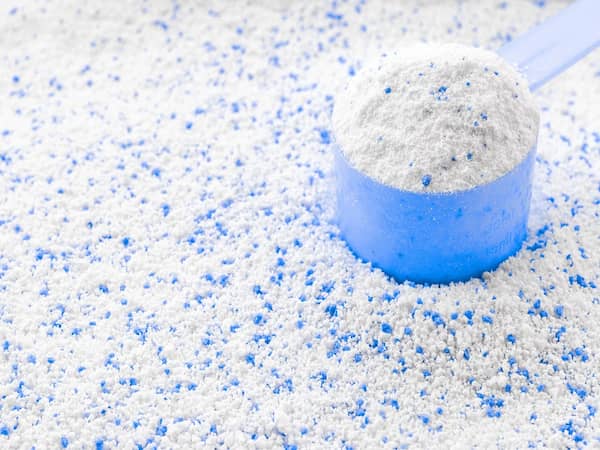 پودر لباسشویی قوی برای پاک‌ کنندگی عمقی لکه‌ ها