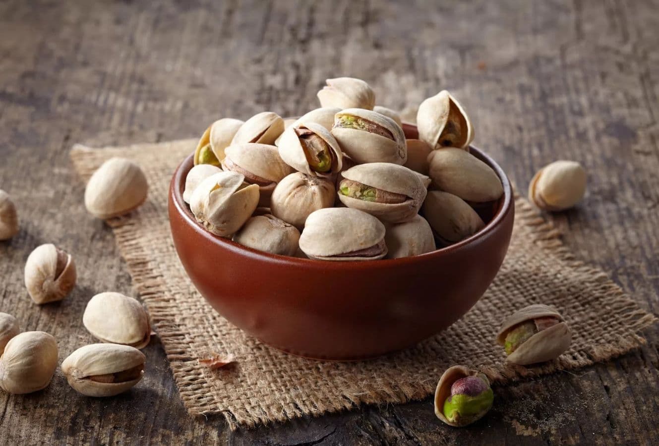 تصویر 4 از پسته احمد آقایی دستچین شده با مغز خوش‌ رنگ و سالم