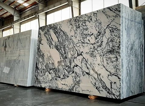 تصویر 4 از سنگ مرمر سفید با رگه های مشکی در اندازه‌ های مختلف