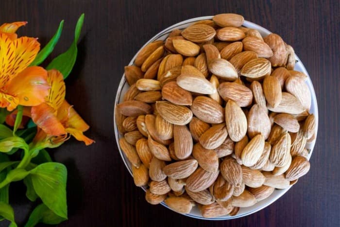 بادام درختی یزد خاستگاه کویری با شرایط اقلیمی خاص