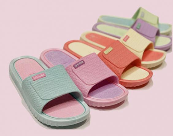 تصویر 1 از دمپایی پلاستیکی کاربرد روزمره محیط های مرطوب