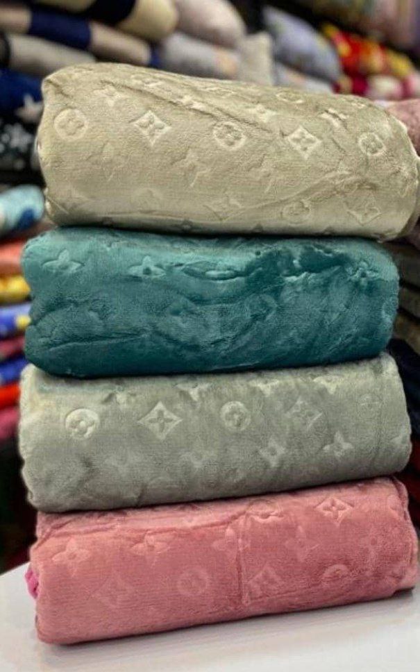 قیمت مناسب و عرضه با کیفیت پتو برند Lv