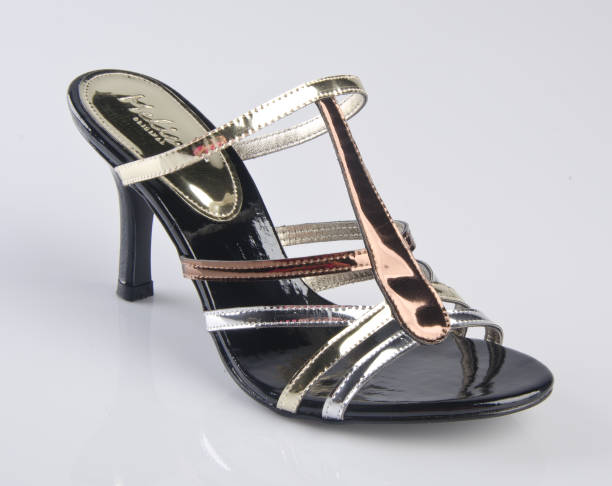 صندل پاشنه دار در سایز های مختلف مناسب فرم پای متفاوت