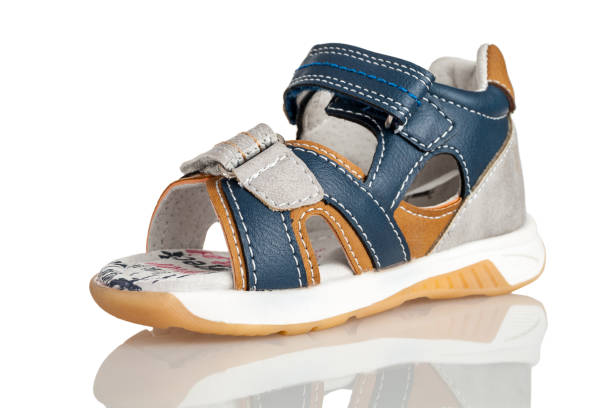 تصویر 1 از صندل پسرانه با کفی انعطاف پذیر با کاهش فشار به پای کودک