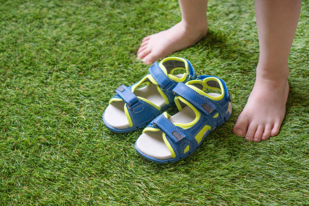 تصویر 2 از صندل پسرانه با کفی انعطاف پذیر با کاهش فشار به پای کودک