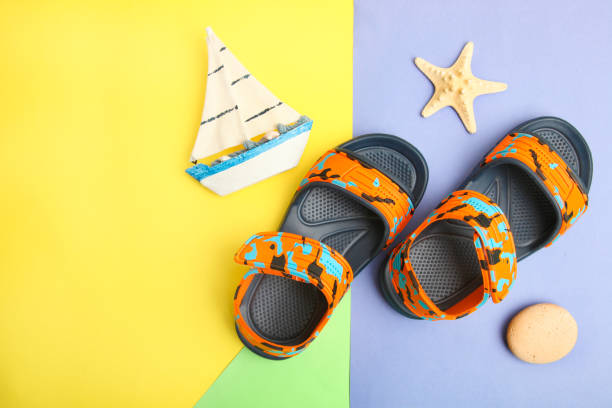 تصویر 5 از صندل پسرانه با کفی انعطاف پذیر با کاهش فشار به پای کودک