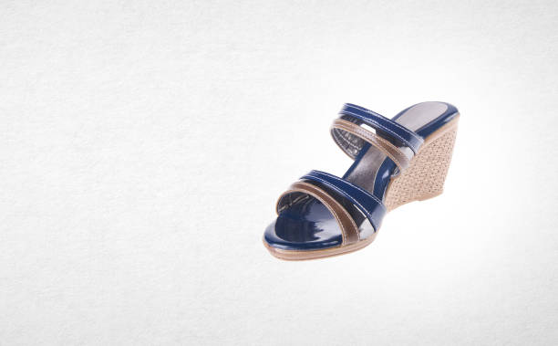 صندل پاشنه بلند لژ دار با طراحی استاندارد و کاهش فشار به کف پا