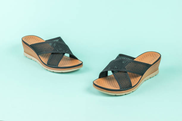 تصویر 2 از صندل طبی زنانه با کاهش درد پاشنه و راحتی بیشتر در حرکت