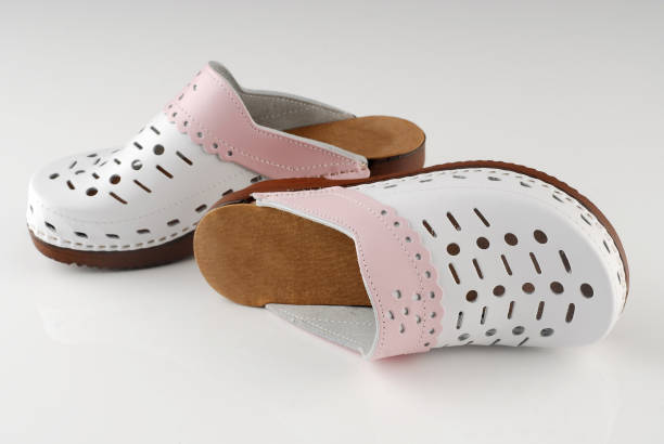 تصویر 1 از صندل جلو بسته زنانه با طراحی ایمن و جلوگیری از ضربه به پنجه پا