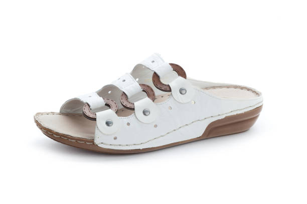 تصویر 1 از صندل جدید با طراحی ساده و هماهنگ با پوشش روزمره