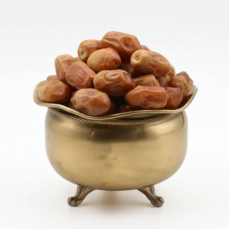 خرما زاهدی خارک با رنگ قهوه‌ ای روشن و یکنواخت