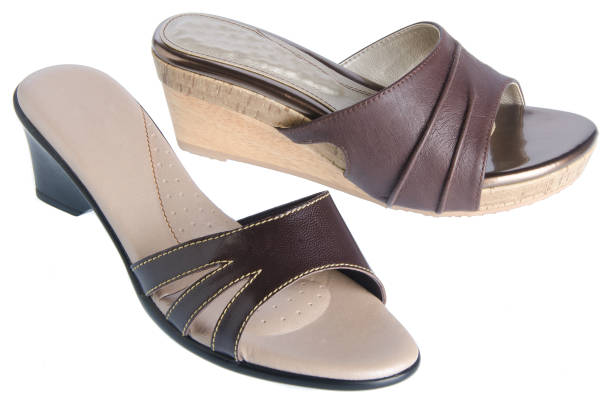 تصویر 5 از صندل چرم زنانه تبریز با کفی دو لایه برای جذب فشار هنگام راه رفتن