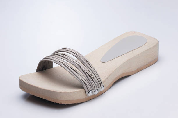 تصویر 1 از صندل چوبی ژاپنی سبک با طراحی ارگونومیک با دوام طولانی